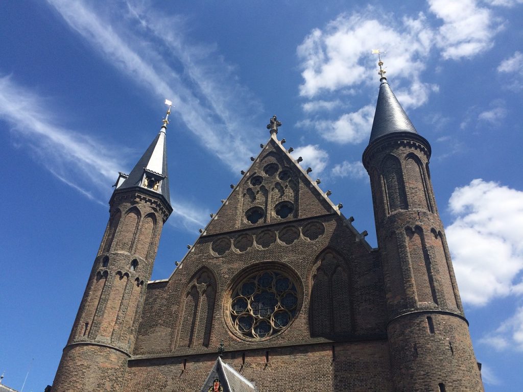 Voldoen de webshops van politieke partijen wel aan de regels?